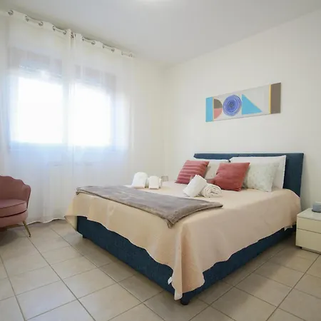 Apartment House Near The Airport And